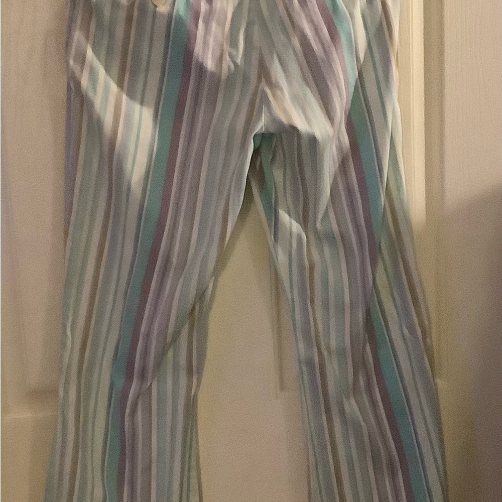 The LIMITED size 6 bell bottom pants 97% cotton 3% spandex fun pair of pants - Picture 3 of 4